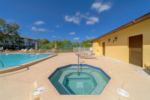 5849 PARK STREET N 404, St Petersburg, FL 33709