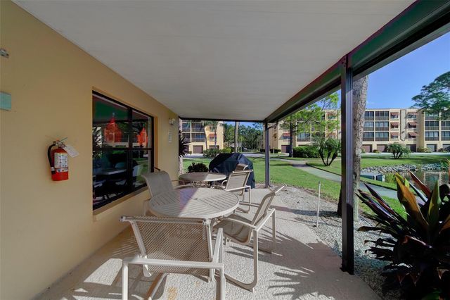 5849 PARK STREET N 404, St Petersburg, FL 33709