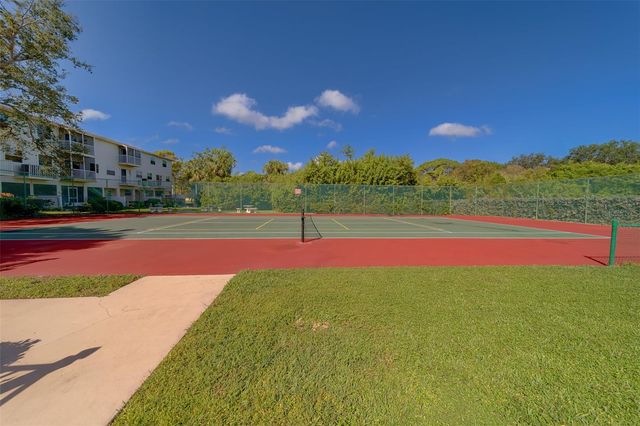 5849 PARK STREET N 404, St Petersburg, FL 33709