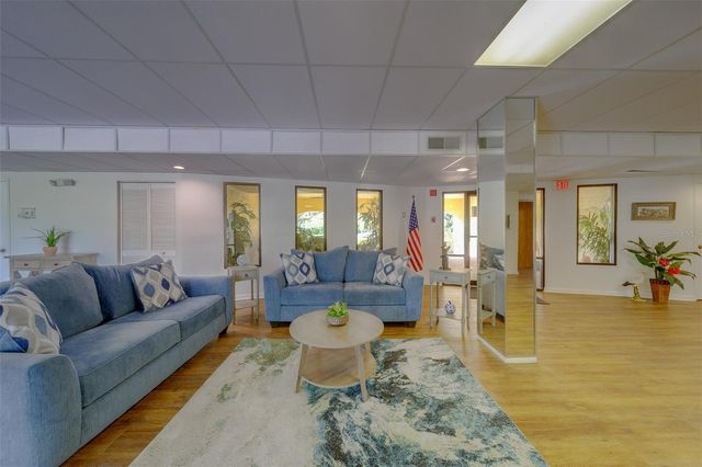 5849 PARK STREET N 404, St Petersburg, FL 33709