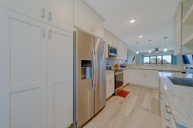 5849 PARK STREET N 404, St Petersburg, FL 33709