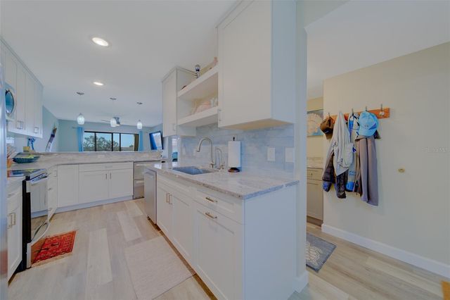 5849 PARK STREET N 404, St Petersburg, FL 33709