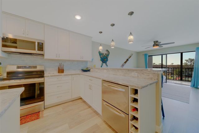 5849 PARK STREET N 404, St Petersburg, FL 33709