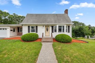 29 Carroll St, Auburn, MA 01501
