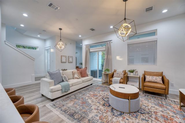 507 Schweikhardt Street, Houston, TX 77020