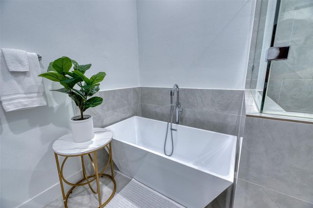 507 Schweikhardt Street, Houston, TX 77020