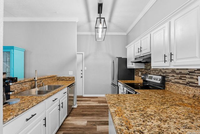 17041 Vista Bluff Dr, San Antonio, TX 78247