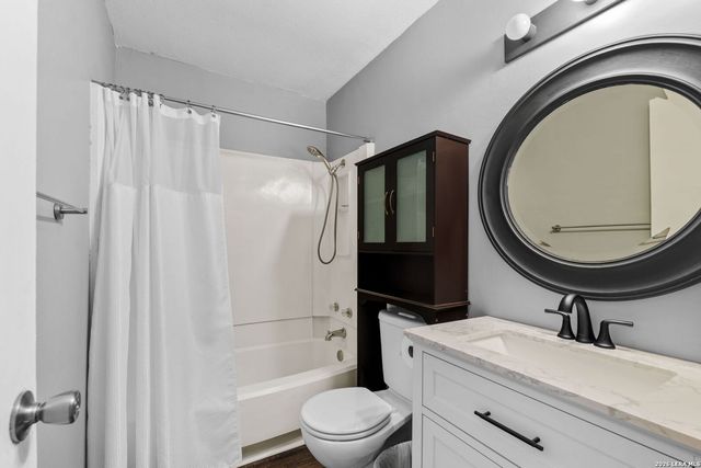 17041 Vista Bluff Dr, San Antonio, TX 78247