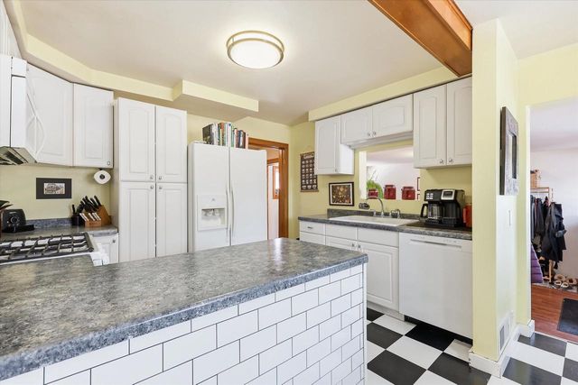 807 N BADGER AVENUE, Appleton, WI 54914