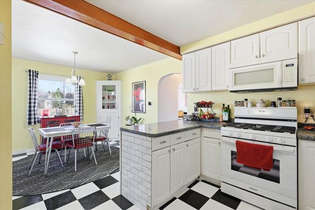 807 N BADGER AVENUE, Appleton, WI 54914