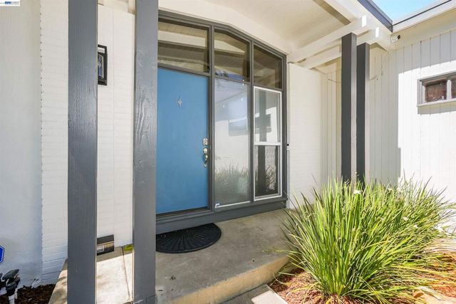430 Dutchess Ln, Hayward, CA 94544