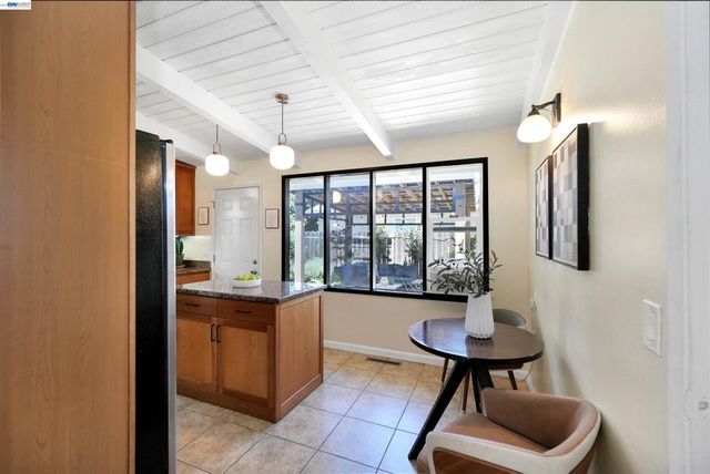 430 Dutchess Ln, Hayward, CA 94544
