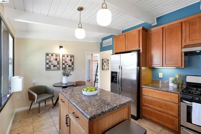 430 Dutchess Ln, Hayward, CA 94544