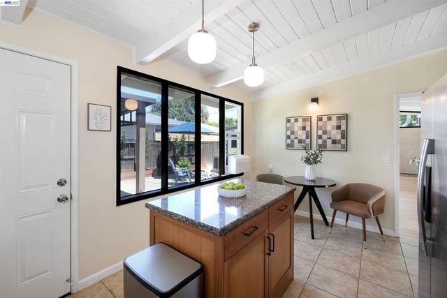 430 Dutchess Ln, Hayward, CA 94544
