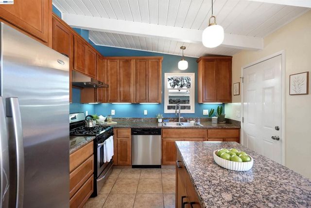 430 Dutchess Ln, Hayward, CA 94544