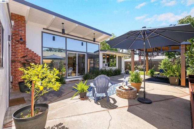 430 Dutchess Ln, Hayward, CA 94544