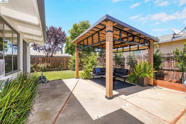 430 Dutchess Ln, Hayward, CA 94544