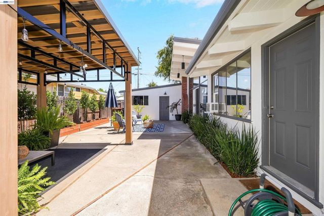 430 Dutchess Ln, Hayward, CA 94544