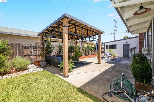 430 Dutchess Ln, Hayward, CA 94544