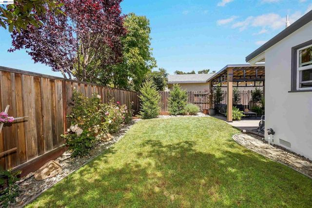 430 Dutchess Ln, Hayward, CA 94544