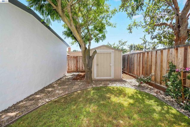 430 Dutchess Ln, Hayward, CA 94544