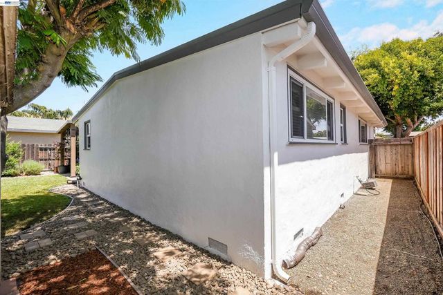 430 Dutchess Ln, Hayward, CA 94544