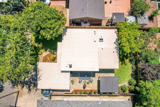 430 Dutchess Ln, Hayward, CA 94544