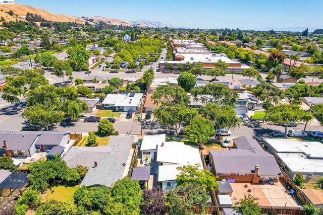430 Dutchess Ln, Hayward, CA 94544