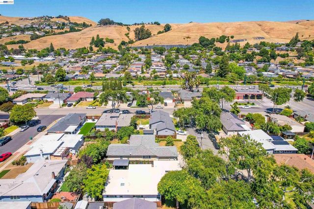 430 Dutchess Ln, Hayward, CA 94544