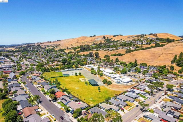 430 Dutchess Ln, Hayward, CA 94544