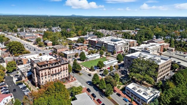 260 Briscoe Way, Alpharetta, GA 30009