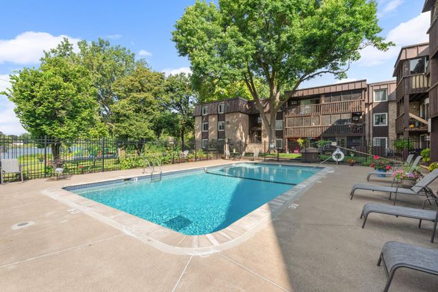 4201 Lakeside Avenue N 113, Brooklyn Center, MN 55429