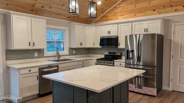 404 High St, Elgin, TN 37732