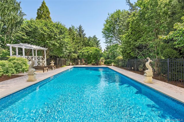 42 Tanners Neck Lane, Westhampton, NY 11977