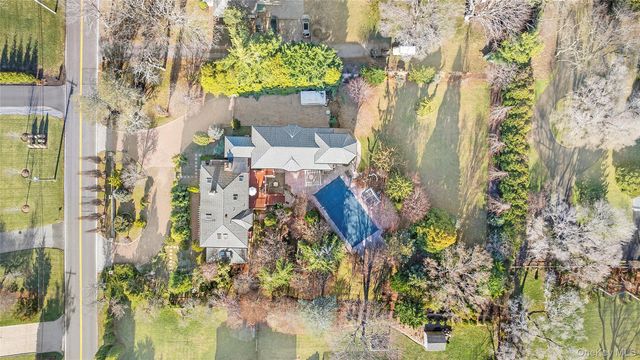 42 Tanners Neck Lane, Westhampton, NY 11977