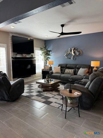 626 Hillclimb, Canyon Lake, TX 78133