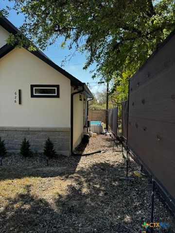 626 Hillclimb, Canyon Lake, TX 78133