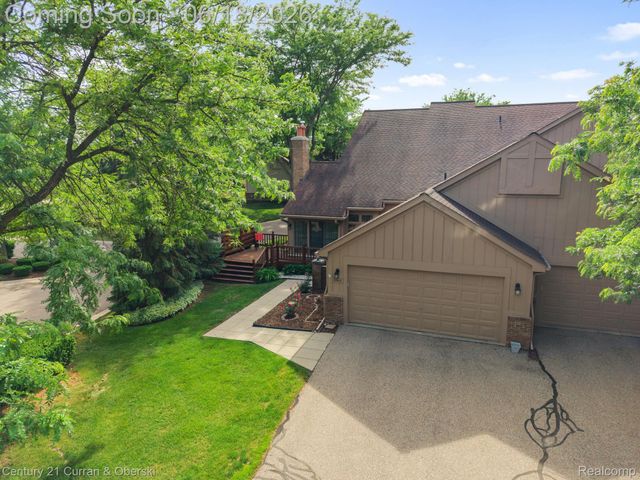 37600 N Laurel Park Drive, Livonia, MI 48152