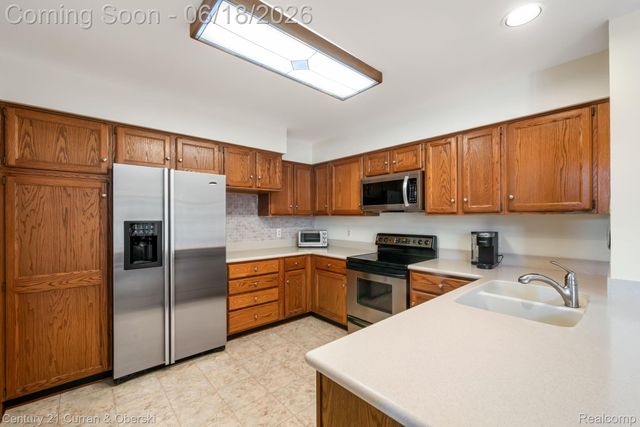 37600 N Laurel Park Drive, Livonia, MI 48152