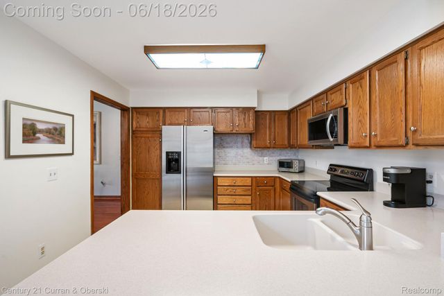 37600 N Laurel Park Drive, Livonia, MI 48152