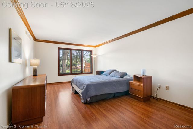 37600 N Laurel Park Drive, Livonia, MI 48152