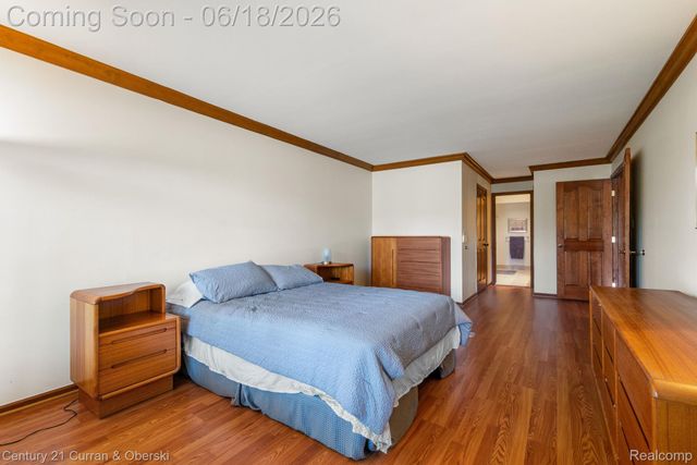 37600 N Laurel Park Drive, Livonia, MI 48152