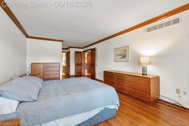 37600 N Laurel Park Drive, Livonia, MI 48152