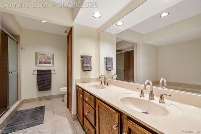 37600 N Laurel Park Drive, Livonia, MI 48152