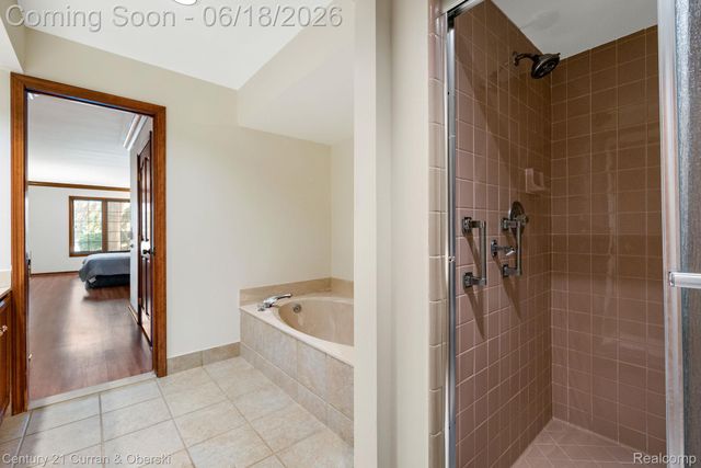 37600 N Laurel Park Drive, Livonia, MI 48152