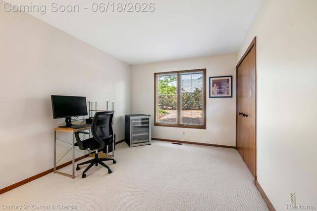 37600 N Laurel Park Drive, Livonia, MI 48152