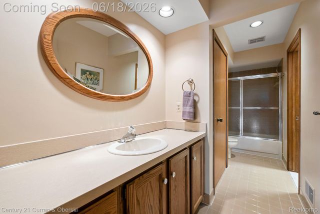 37600 N Laurel Park Drive, Livonia, MI 48152