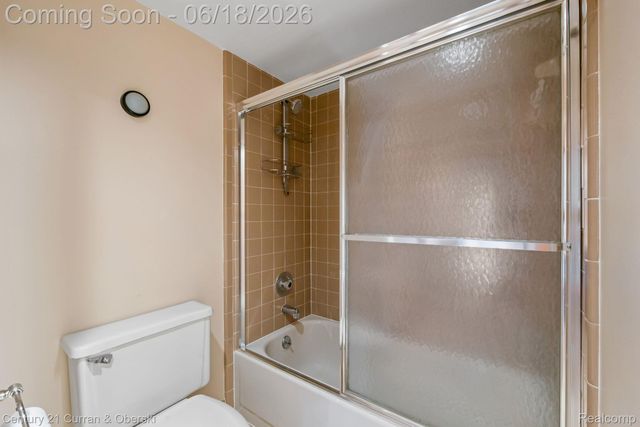 37600 N Laurel Park Drive, Livonia, MI 48152