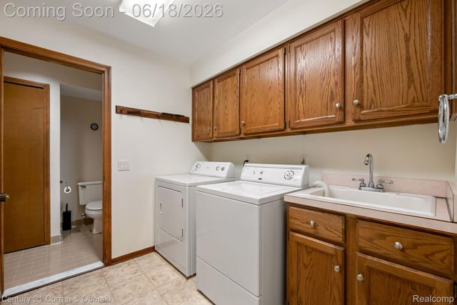 37600 N Laurel Park Drive, Livonia, MI 48152