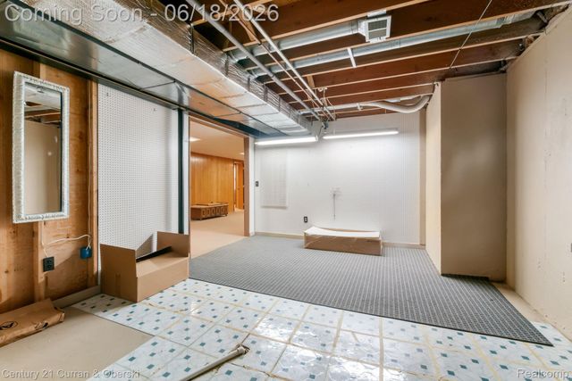 37600 N Laurel Park Drive, Livonia, MI 48152